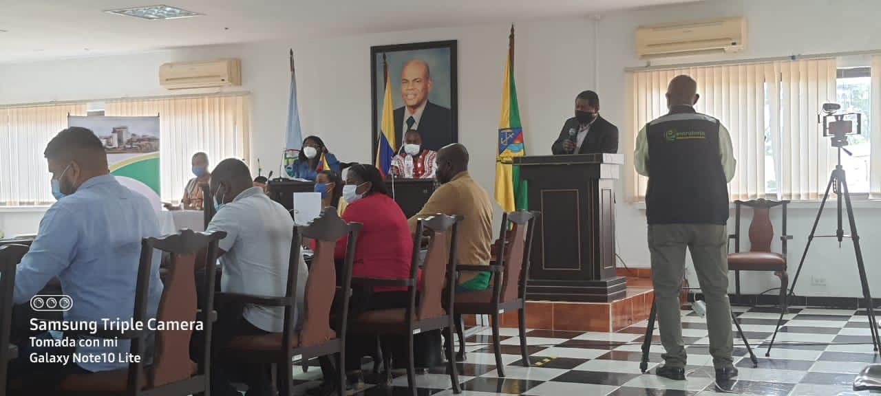 El Concejo Distrital de Buenaventura, le curso invitación a La Contraloria Distrital de Buenaventura, para que respondiera el cuestionario de preguntas por el cual permitiera a la Corporación conocer el detalle del funcionamiento de la entidad de control fiscal.  Entre algunos de los puntos se destacó la  solicitud a la contraloria que presentara un informe detallado, de los gastos generales del presupuesto del  personal, los recursos de inversión, de la planta de cargos y funciones para el periodo a octubre de 2020. Informe detallado de los procesos de las entidades investigadas en la zona rural de Buenaventura y los soportes. El  informe actualizado de los procesos adelantado por la emergencia del COVID-19 y soportes. Y  Presentar el informe completo del  manual de funciones del personal contratado por la contraloria y sus soportes. 